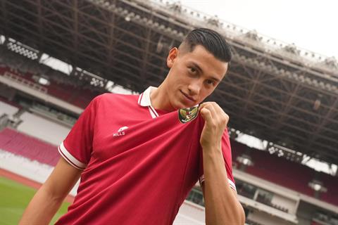 Trung vệ ĐT Indonesia gây địa chấn