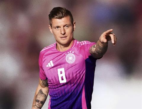 Toni Kroos tạo cơn sốt sau khi trở lại ĐT Đức