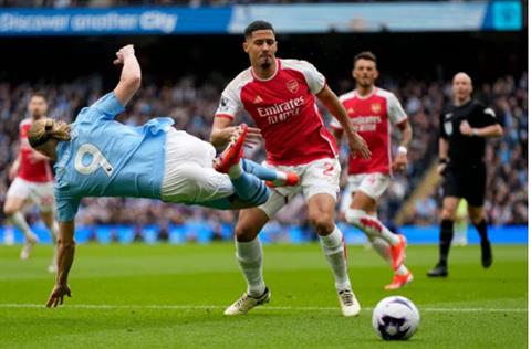 William Saliba: “Arsenal không thể hài lòng với trận hòa Man City”