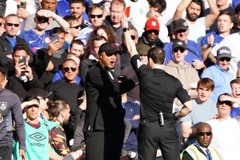 Huyền thoại Man City thừa nhận trọng tài Anh kém