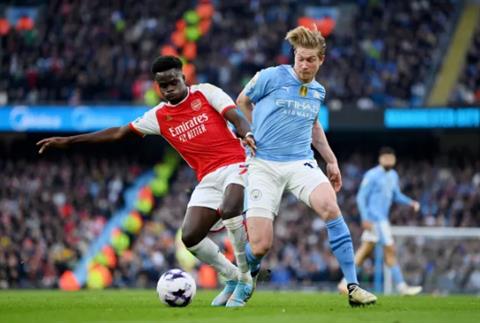 Rio Ferdinand lên tiếng bảo vệ Bukayo Saka