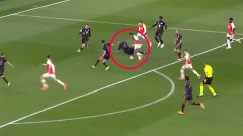 NHM Arsenal phấn khích khi Jesus biến De Ligt thành gã hề