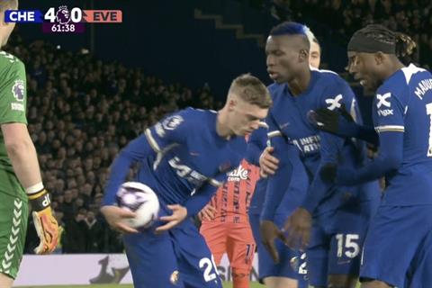 Tình huống đáng xấu hổ trong trận đấu của Chelsea