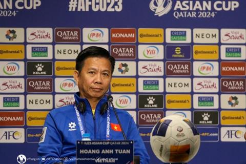 HLV Hoàng Anh Tuấn trả lời tiếng Anh cực mượt, tuyên bố sẵn sàng cho U23 châu Á