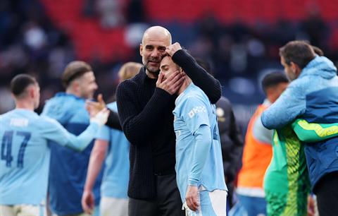 Pep Guardiola: Man City sống sót trước Chelsea một cách khó tin