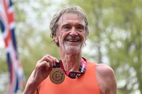 Chất như chủ MU: 71 tuổi vẫn chạy marathon 42km