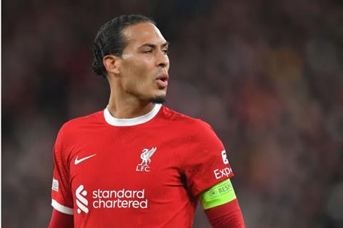 Trung vệ Virgil Van Dijk tiết lộ sốc về chuyện tương lai tại Liverpool