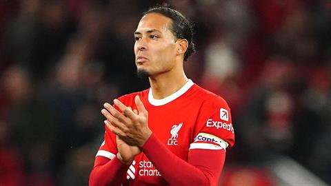 Van Dijk không sốt ruột khi Liverpool vẫn chưa có tân binh nào