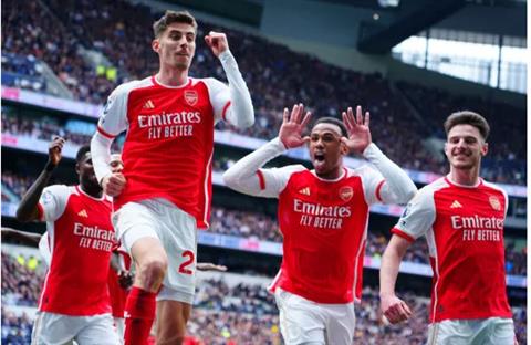 Emmanuel Adebayor dự đoán bất ngờ về Arsenal