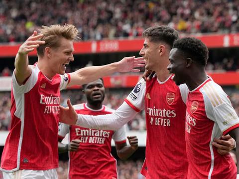 Arsenal tập trao cúp trước ngày hạ màn mùa giải