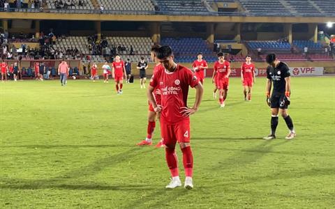 VIDEO: Bùi Tiến Dũng buồn bã vì khiến đội nhà thua trận