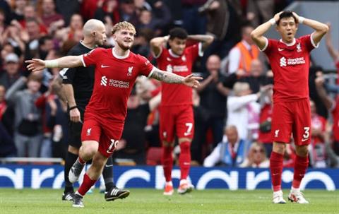 Sao Liverpool phấn khích sau bàn thắng đẹp mắt tại Anfield