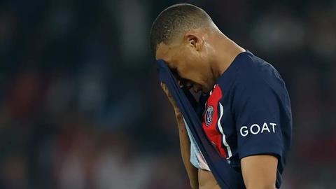 Ferdinand khen ngợi hàng thủ Dortmund vì vô hiệu hoá được Mbappe
