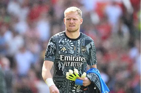 Arsenal đồng ý để thủ thành Aaron Ramsdale ra đi