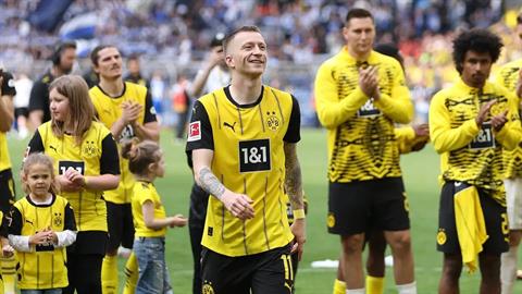Marco Reus mời bia 80,000 cổ động viên Dortmund trong ngày chia tay