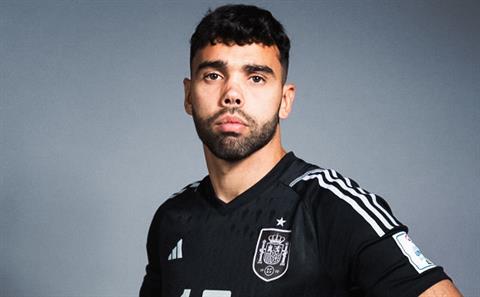 Arsenal chính thức mua đứt thủ môn David Raya