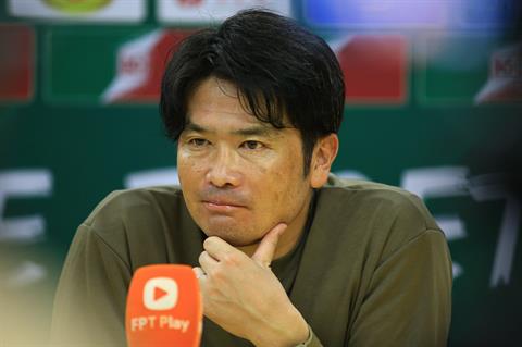 HLV Nhật Bản chỉ ra điều cần cải thiện ở các cầu thủ Hà Nội FC
