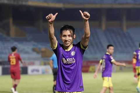 Đỗ Hùng Dũng ghi bàn thắng đẹp mắt vào lưới CAHN FC