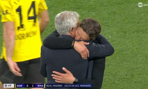 Jose Mourinho tiết lộ những lời đã nói với HLV của Dortmund