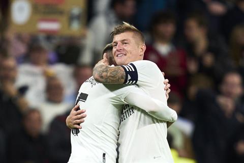 VIDEO: Kroos tuyên bố trao áo số 8 cho người mới