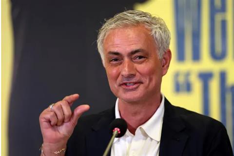 Jose Mourinho nhắm tới Tottenham và Roma trong buổi họp báo ra mắt Fenerbahce