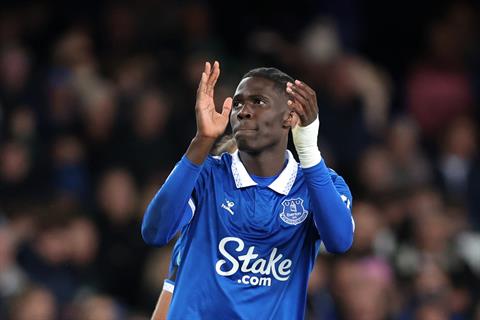 Everton giảm giá bán sao khủng cho MU và Arsenal