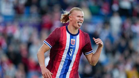 Erling Haaland vượt mặt Harry Kane