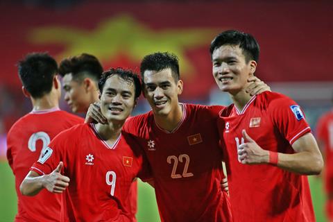 HLV Kim Sang Sik thắng trận ra mắt: Cơn mưa giải hạn của ĐT Việt Nam