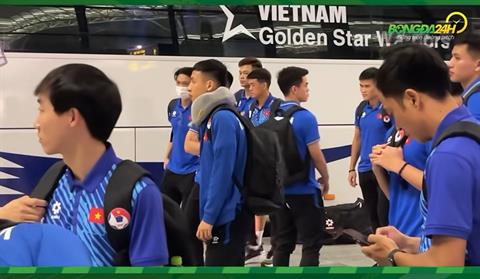 Đội tuyển Việt Nam bay sang Iraq từ tờ mờ sáng