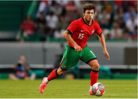 Bernardo Silva khiến NHM MU tức giận
