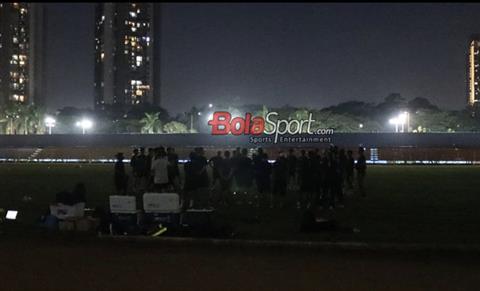 ĐT Philippines phải tập luyện trong bóng tối tại Indonesia