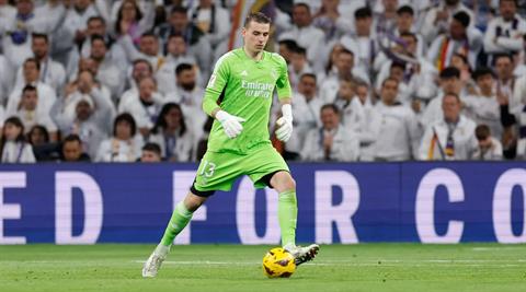 Arsenal muốn gây sốc với Andriy Lunin