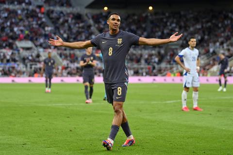 Alexander-Arnold chuẩn bị mua lại đội bóng 8 lần vô địch Ligue 1