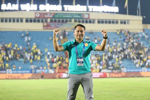 HLV Vũ Hồng Việt lâng lâng sau chức vô địch V.League
