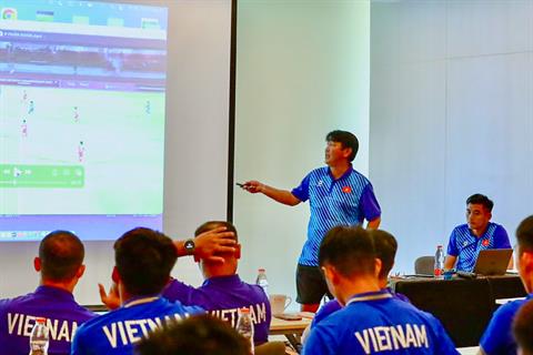 HLV Trần Minh Chiến yêu cầu U16 Việt Nam cải thiện điểm yếu trước Myanmar
