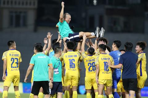 VIDEO: HLV SLNA tiết lộ bí kíp trụ hạng ngoạn mục