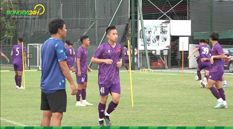 VIDEO: Cận cảnh cầu thủ Việt Kiều Hồ Hữu Hưng của U19 Việt Nam