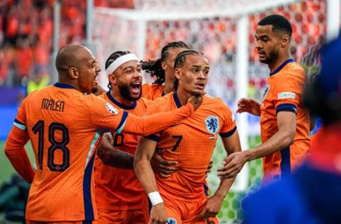 Điểm tin bóng đá sáng 22/4: MU để mắt tới sao tuyển Hà Lan