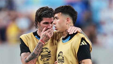 Bênh vực Enzo, De Paul chỉ trích cầu thủ Chelsea