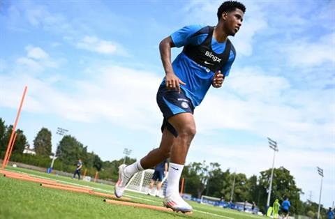 Chelsea thay đổi tương lai Andrey Santos