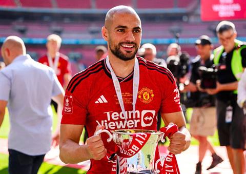 Sofyan Amrabat vẫn còn cơ hội khoác áo MU