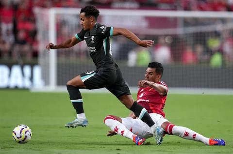 Fabio Carvalho biến Casemiro thành gã hề trước khi ghi bàn