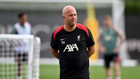 Arne Slot: Các cầu thủ cần tính toán mạo hiểm tốt hơn thời Klopp