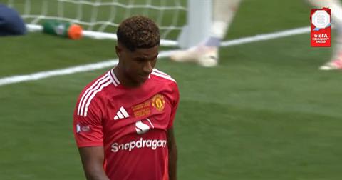 Pha bỏ lỡ khó tin của Marcus Rashford trước Man City