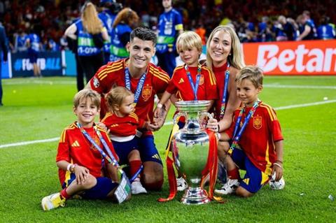 Morata gây sốc khi tuyên bố ly hôn Alice Campello sau 8 năm gắn bó