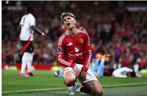 Marcus Rashford phản ứng thế nào sau pha bỏ lỡ của Garnacho?