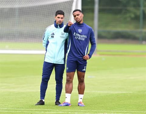 Mikel Arteta hé lộ vị trí mới cho Jurrien Timber trước Aston Villa