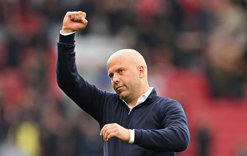HLV Arne Slot thiết lập cột mốc đáng nhớ sau thắng lợi trước Man Utd