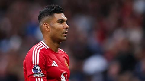 Toàn bộ đội hình MU bảo vệ Casemiro