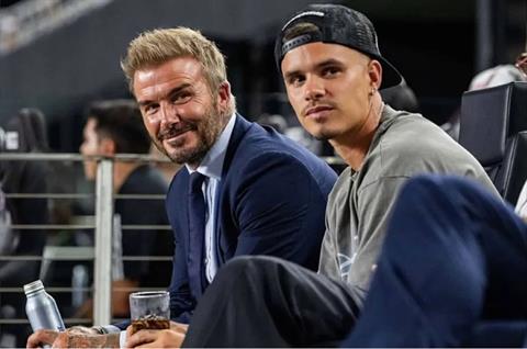 Quý tử nhà David Beckham giải nghệ, theo đuổi sự nghiệp mới